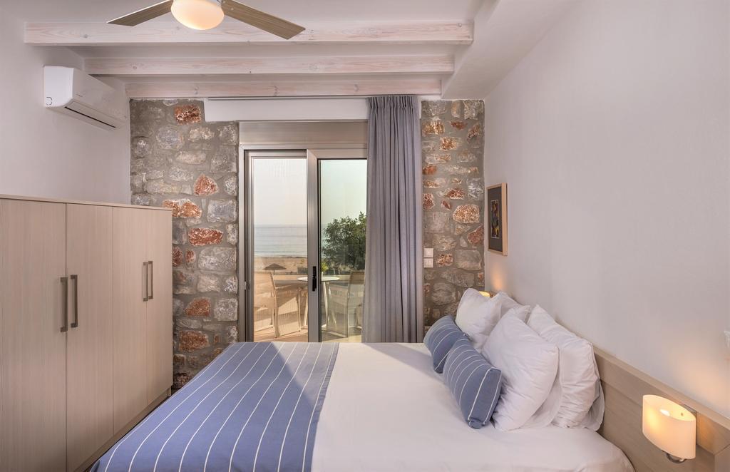 Cedar Bay Beachside Villas ปาไลโอโกรา ภายนอก รูปภาพ