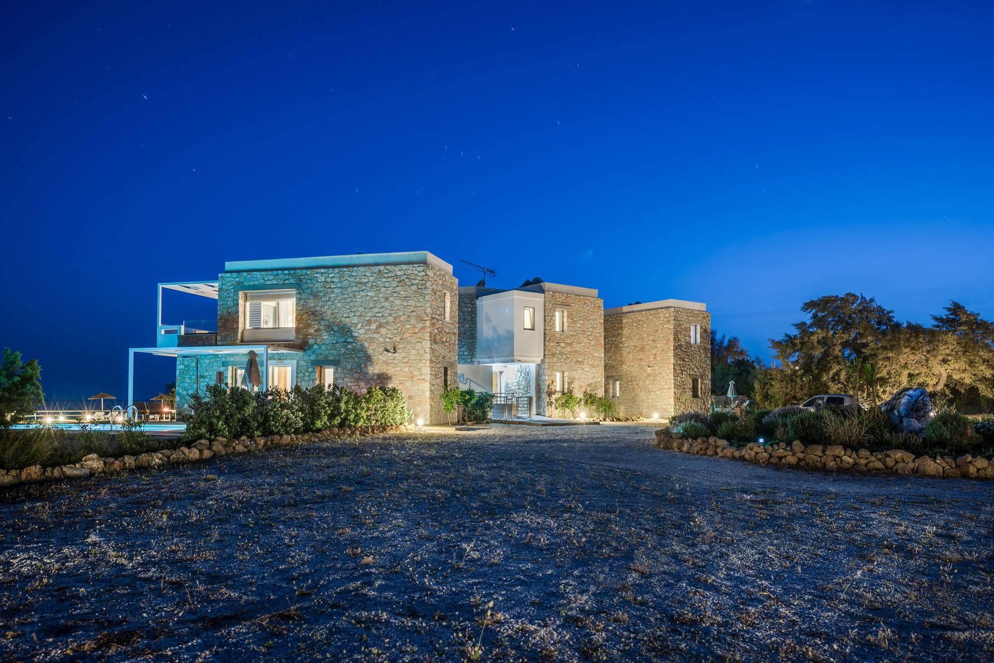 Cedar Bay Beachside Villas ปาไลโอโกรา ภายนอก รูปภาพ